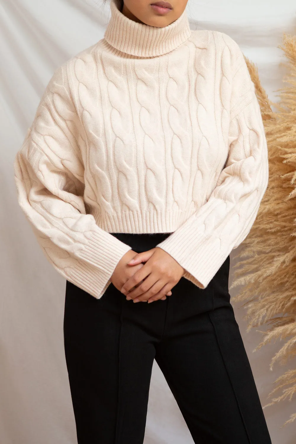 Utrepa | Cropped Knitted Turtleneck